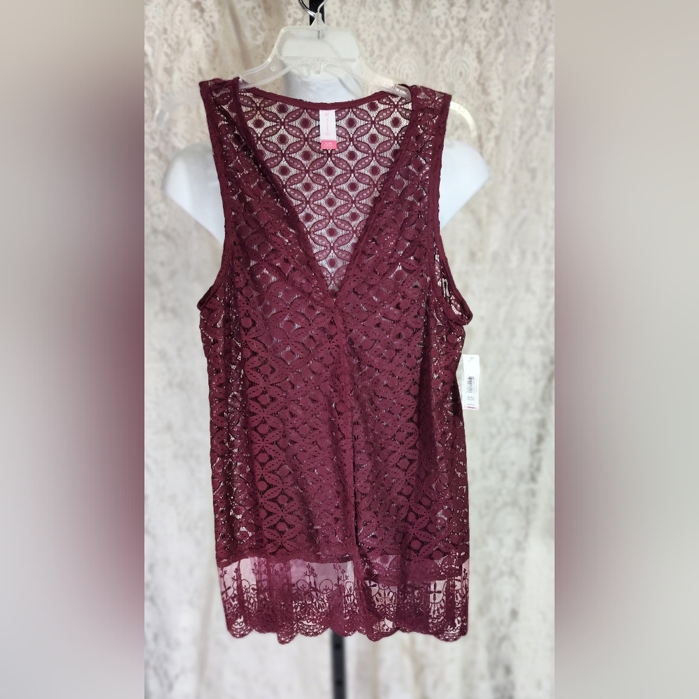 No Boundaries Maroon Lace Top Vest